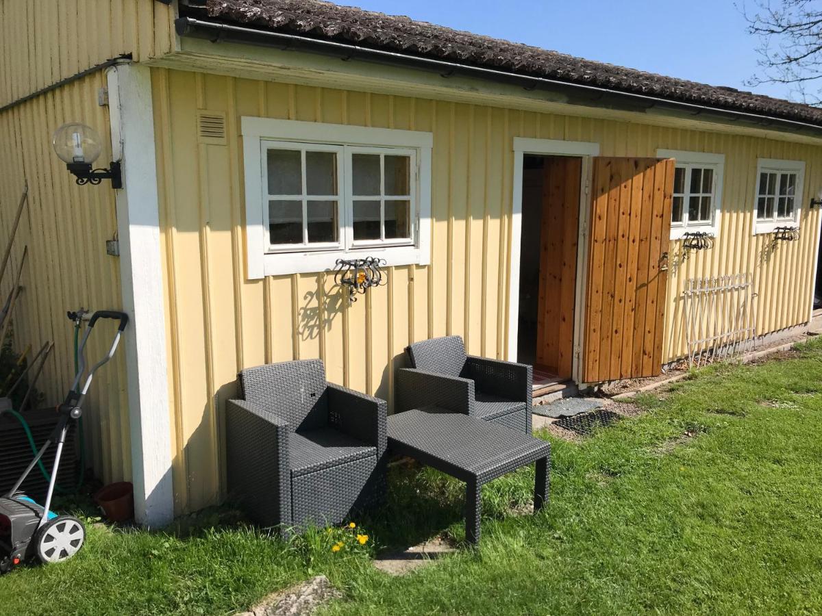 Gaeststuga I Loefsaeng Hajstorp Töreboda 外观 照片