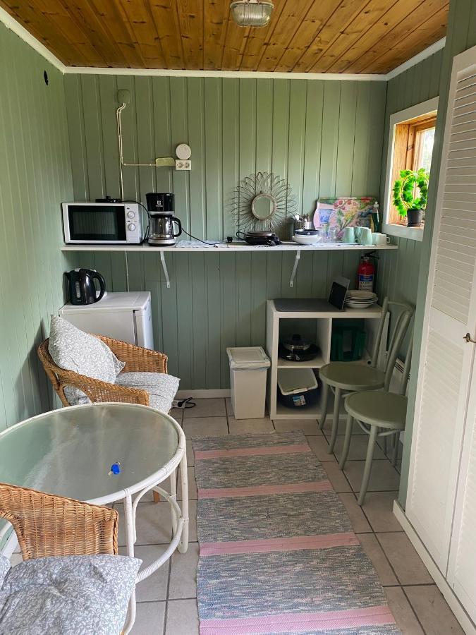 Gaeststuga I Loefsaeng Hajstorp Töreboda 外观 照片